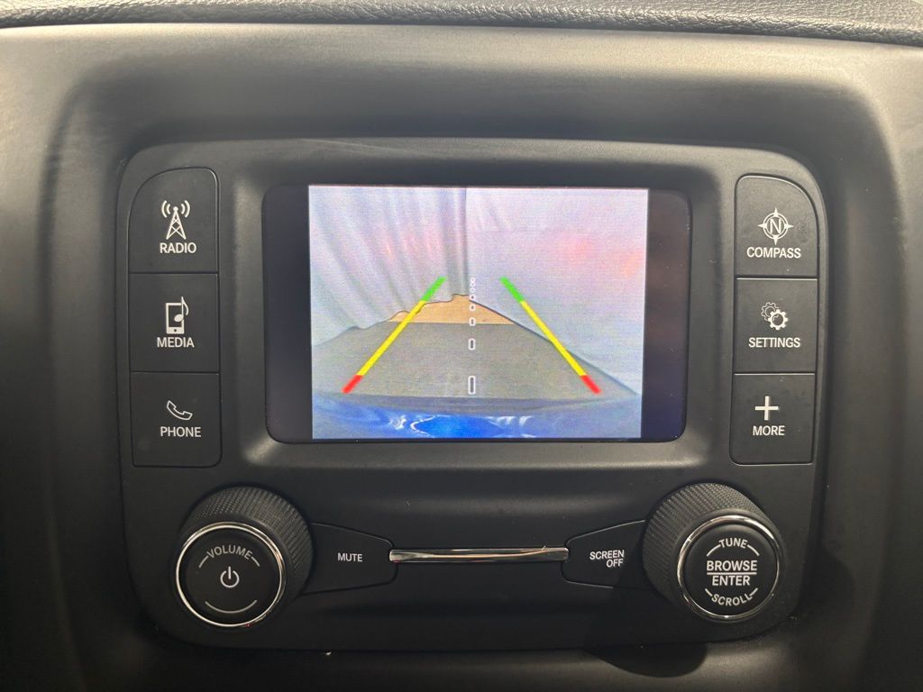 Vehicle image 19 of 33