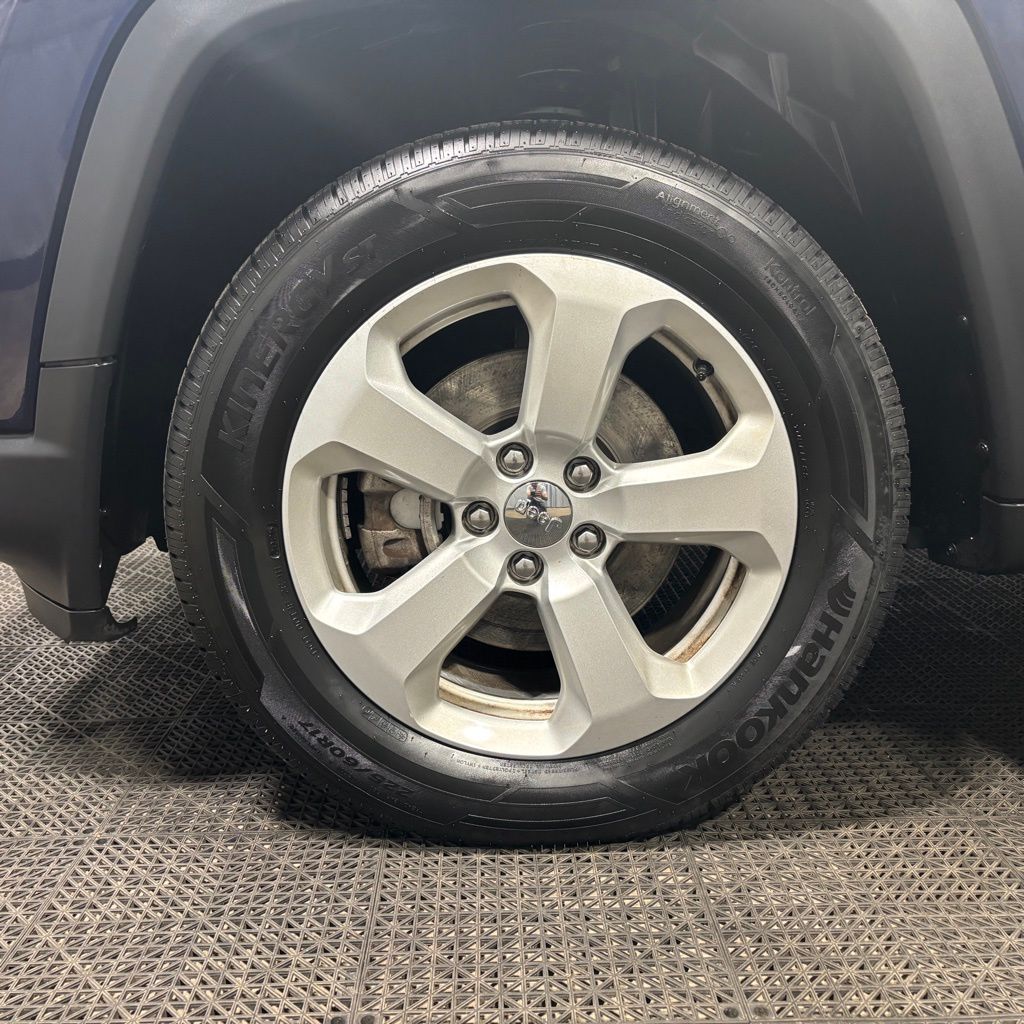 Vehicle image 12 of 33
