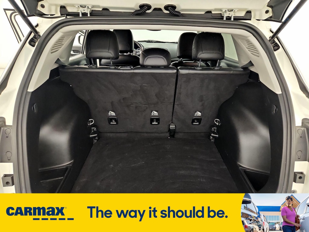 Vehicle image 11 of 29