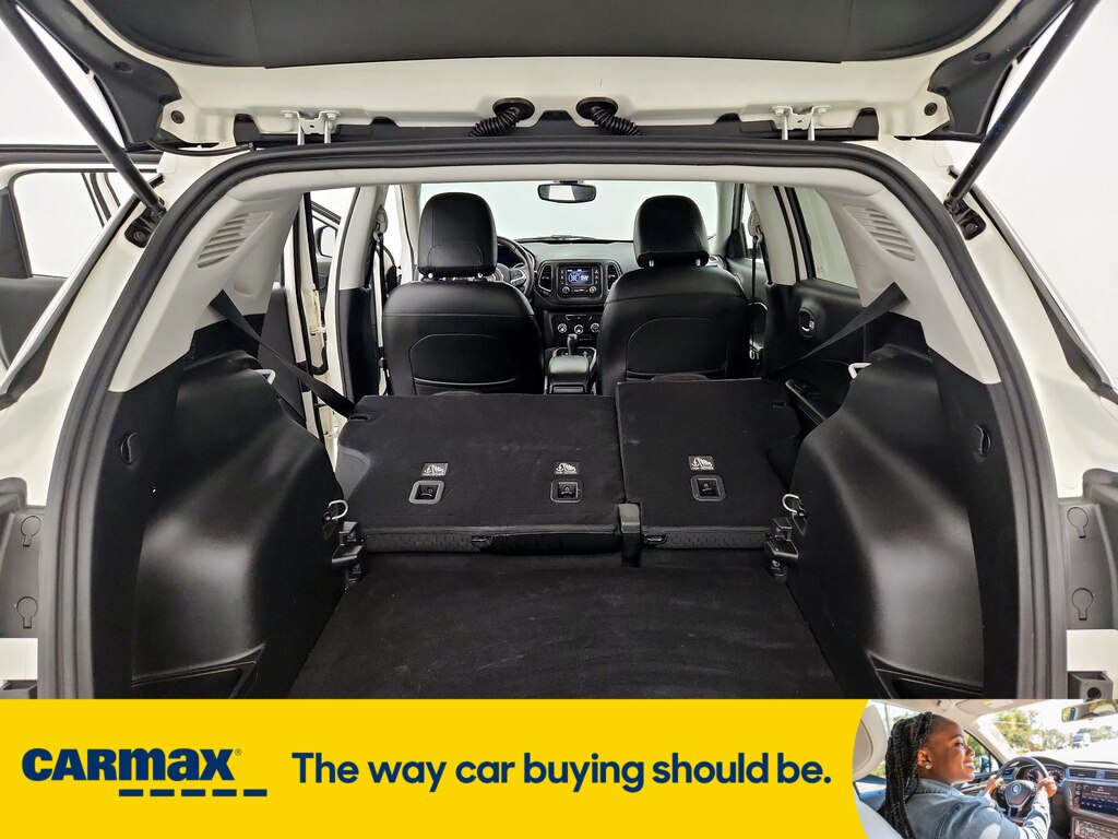 Vehicle image 10 of 29