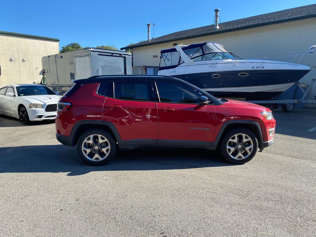 2018 Jeep Compass Limited Image 4 of 12