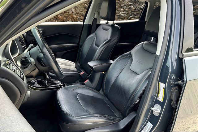 Vehicle image 24 of 33