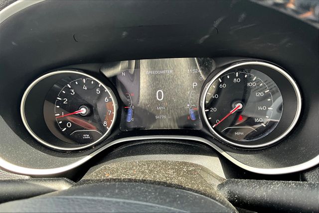 Vehicle image 19 of 33