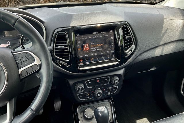 Vehicle image 8 of 33