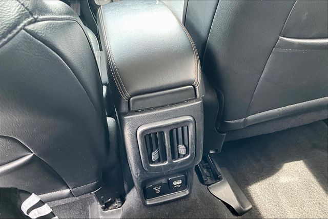 Vehicle image 32 of 33