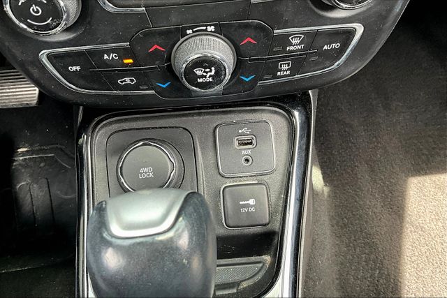 Vehicle image 31 of 33