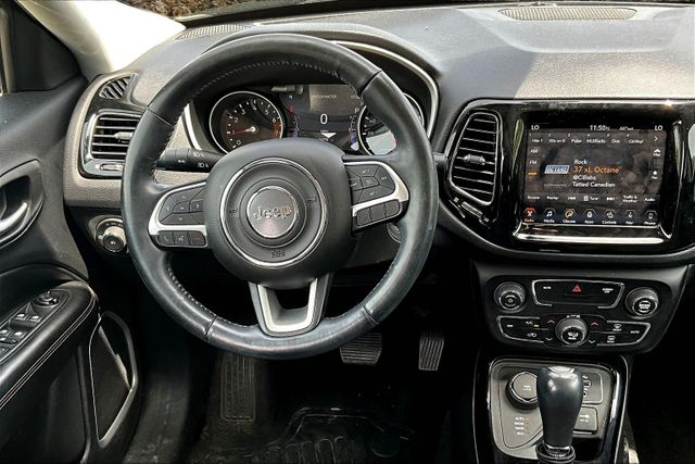 Vehicle image 7 of 33