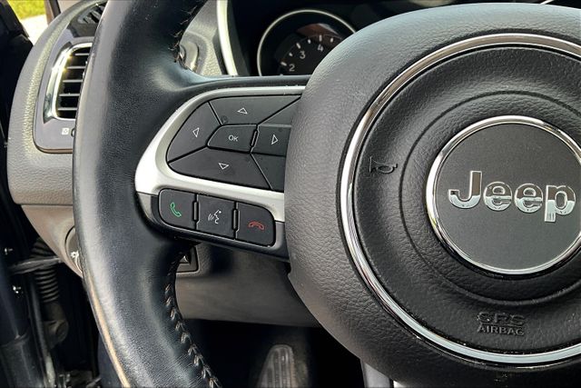 Vehicle image 17 of 33