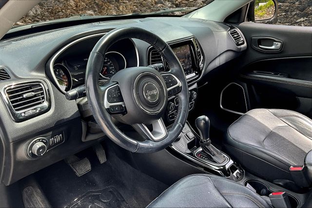 Vehicle image 13 of 33