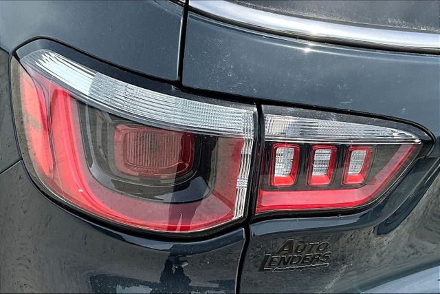 Vehicle image 29 of 33