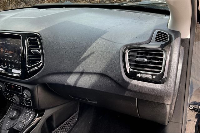 Vehicle image 16 of 33