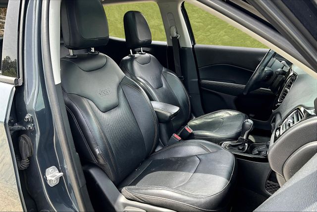 Vehicle image 9 of 33