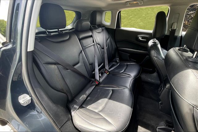 Vehicle image 26 of 33
