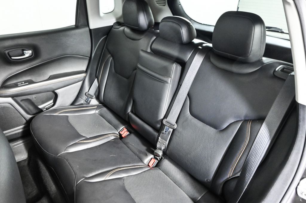 2018 Jeep Compass Limited Image 16 of 38