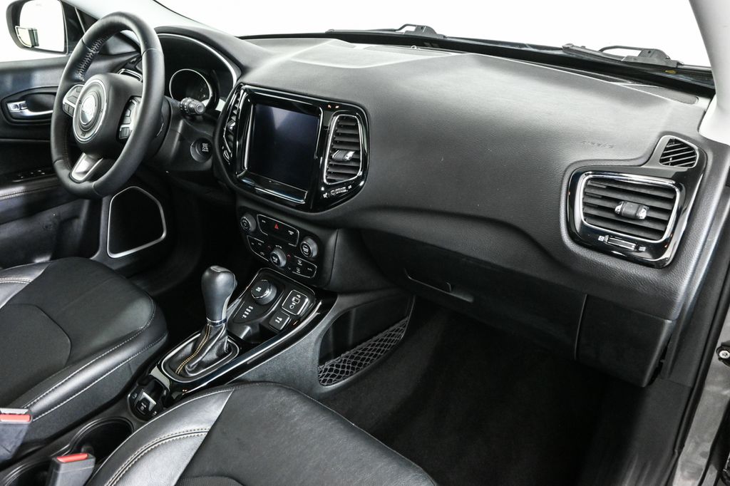 2018 Jeep Compass Limited Image 18 of 38
