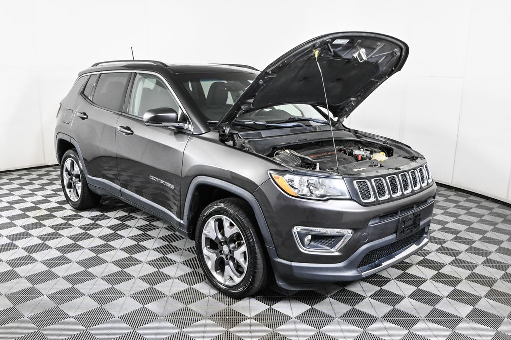 2018 Jeep Compass Limited Image 4 of 38