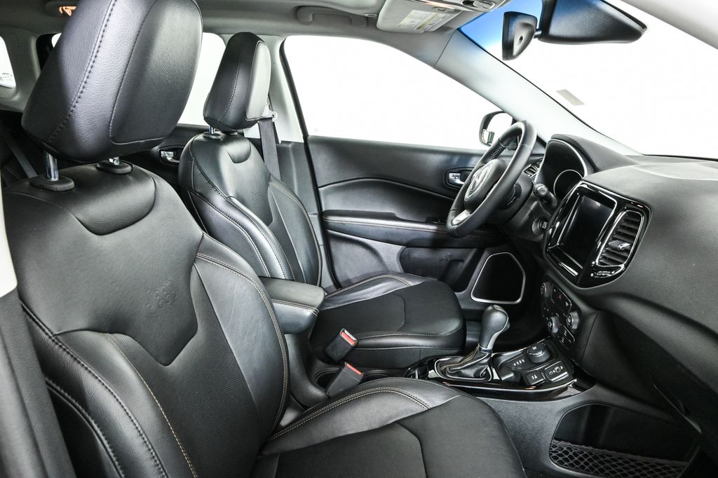 2018 Jeep Compass Limited Image 17 of 38