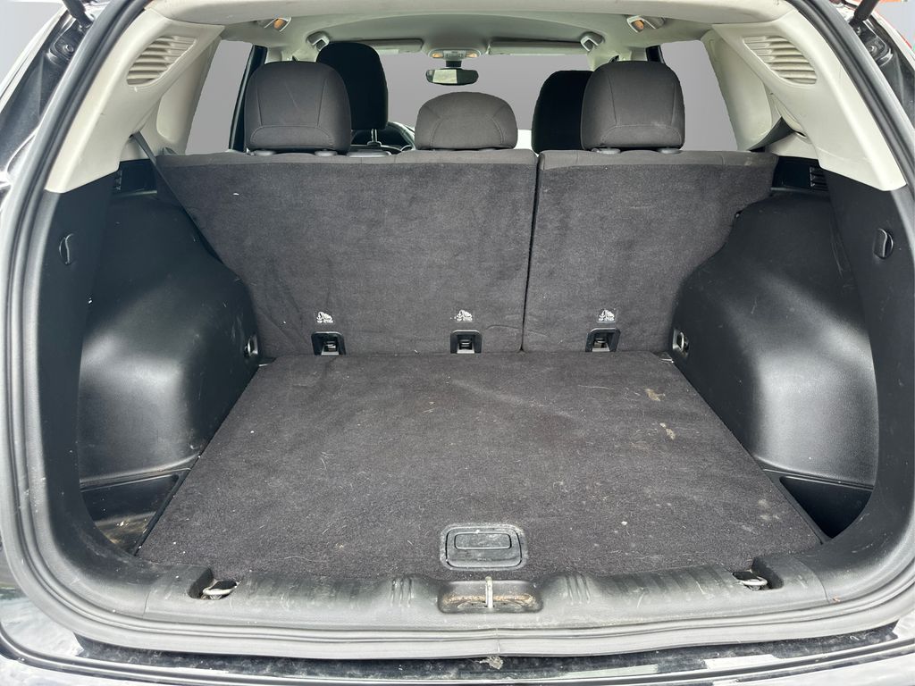 Vehicle image 9 of 22