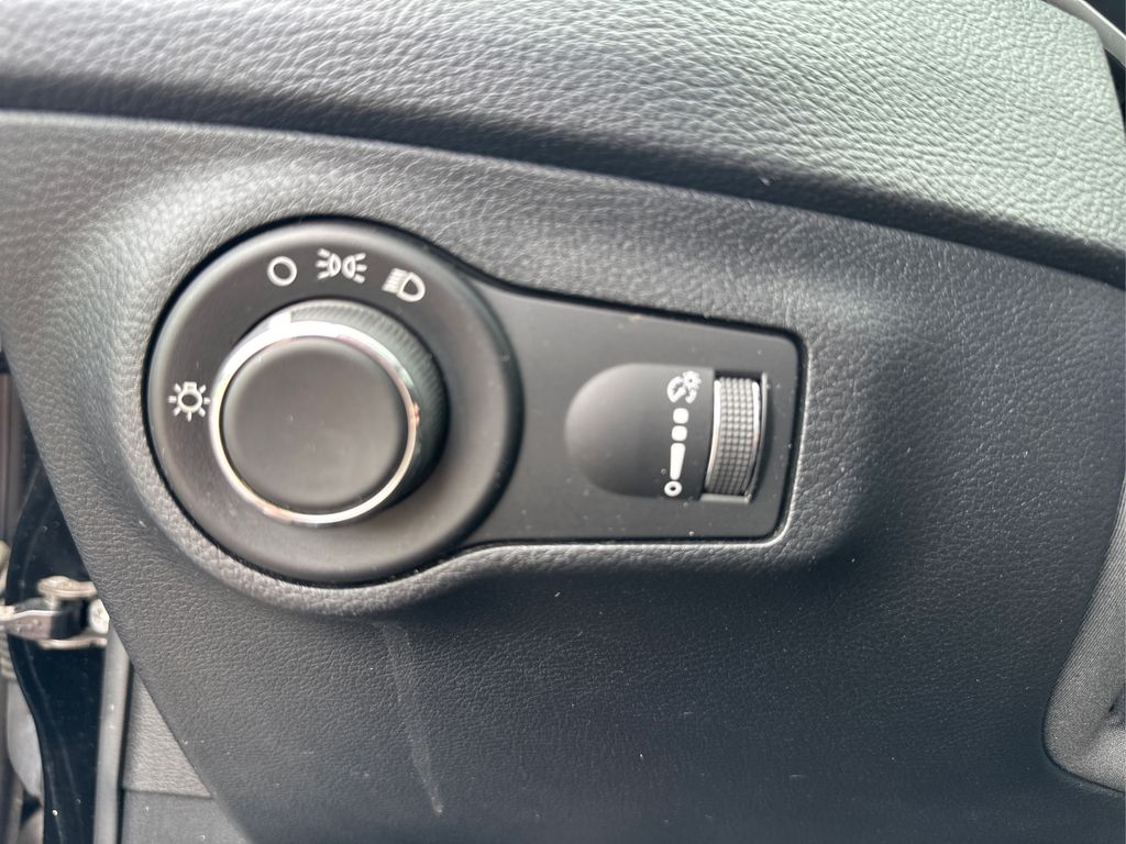 Vehicle image 20 of 22