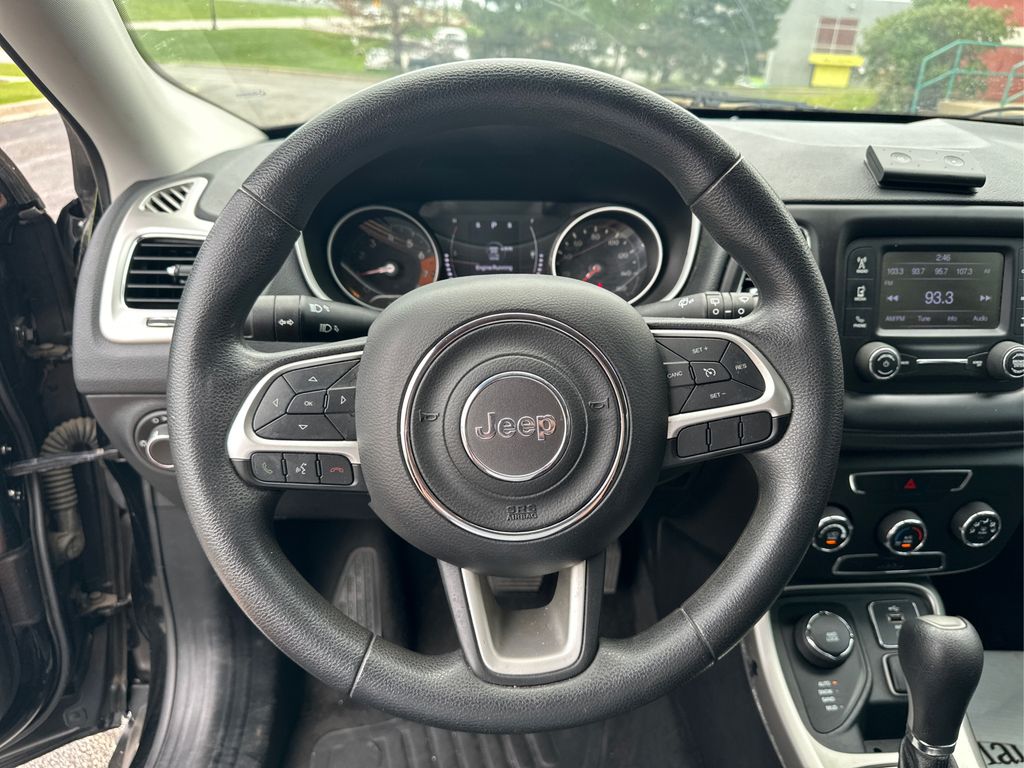 Vehicle image 21 of 22