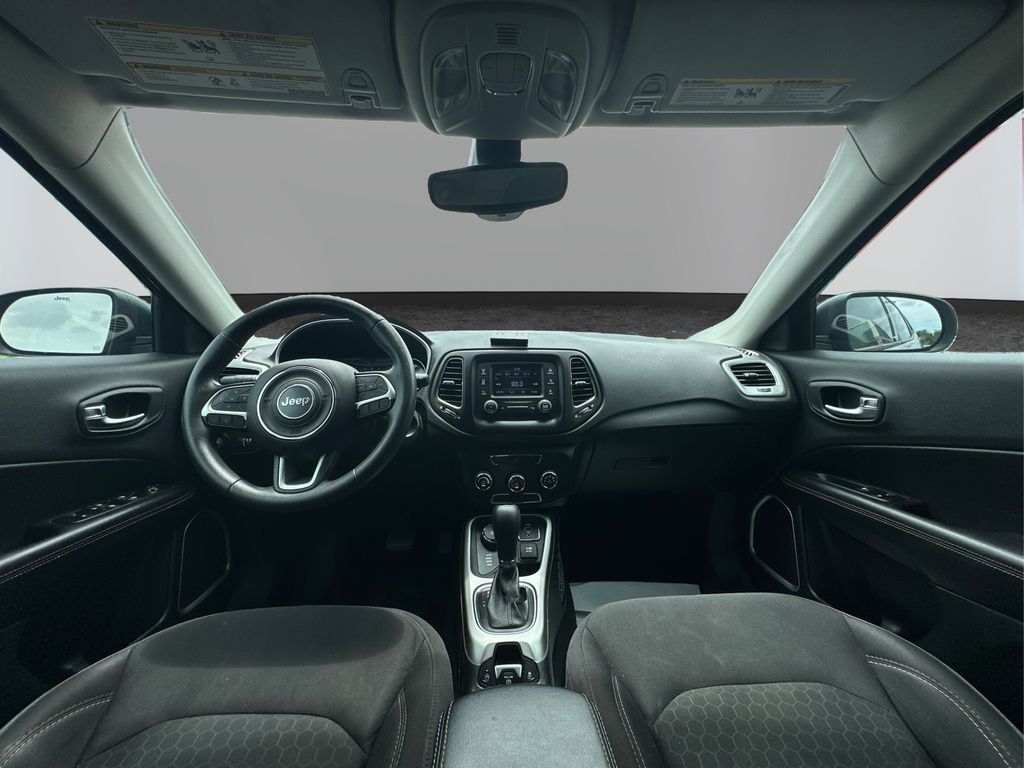 Vehicle image 14 of 22