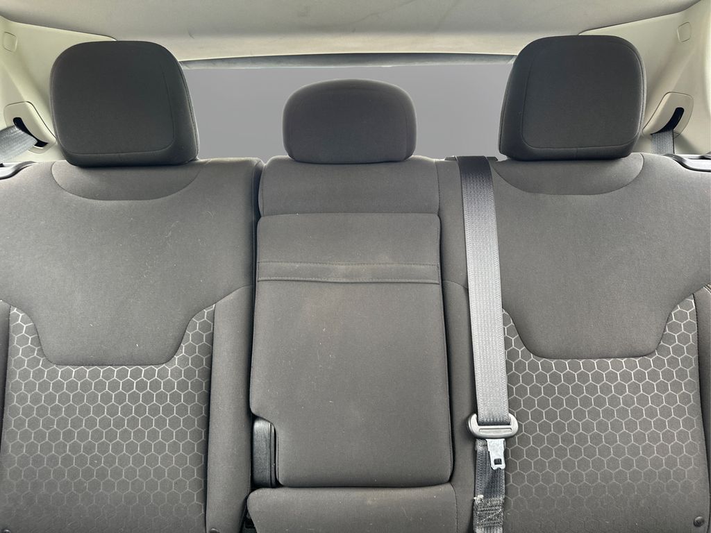 Vehicle image 11 of 22