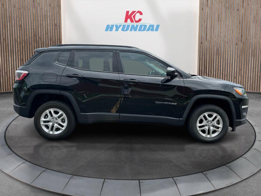 Vehicle image 4 of 22
