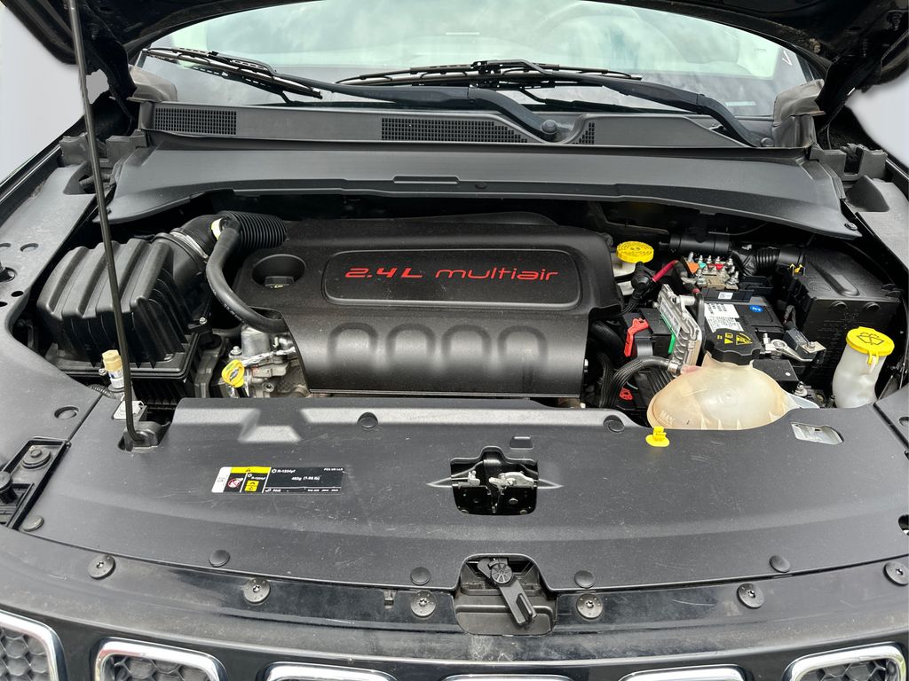 Vehicle image 8 of 22