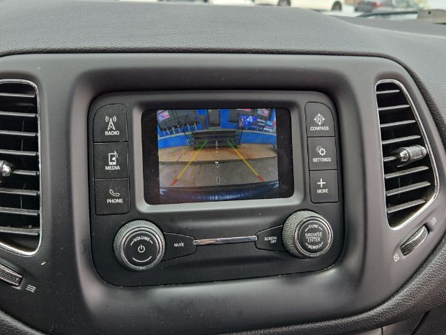 Vehicle image 13 of 15