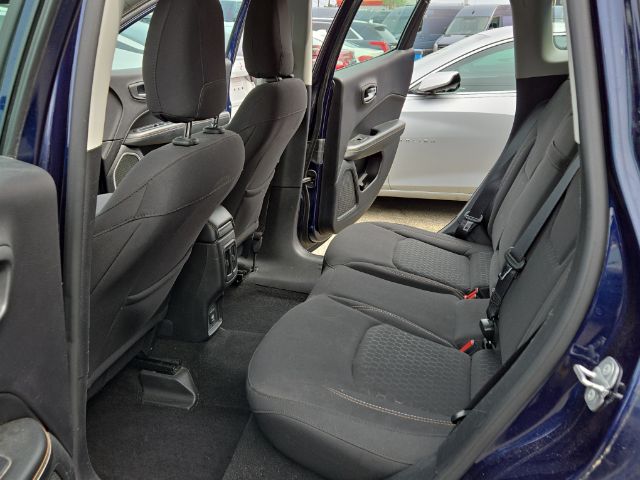 Vehicle image 11 of 15