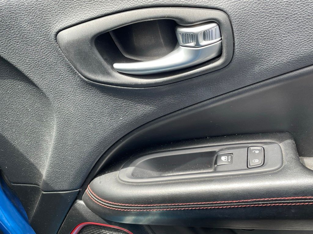Vehicle image 19 of 22