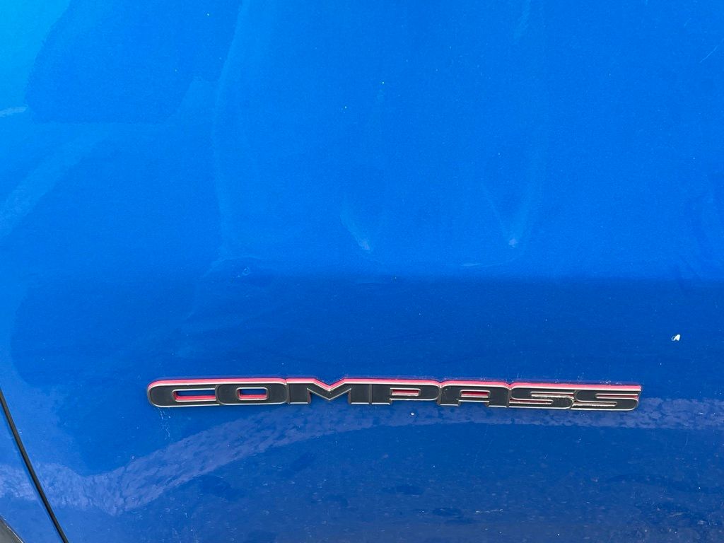 Vehicle image 13 of 22