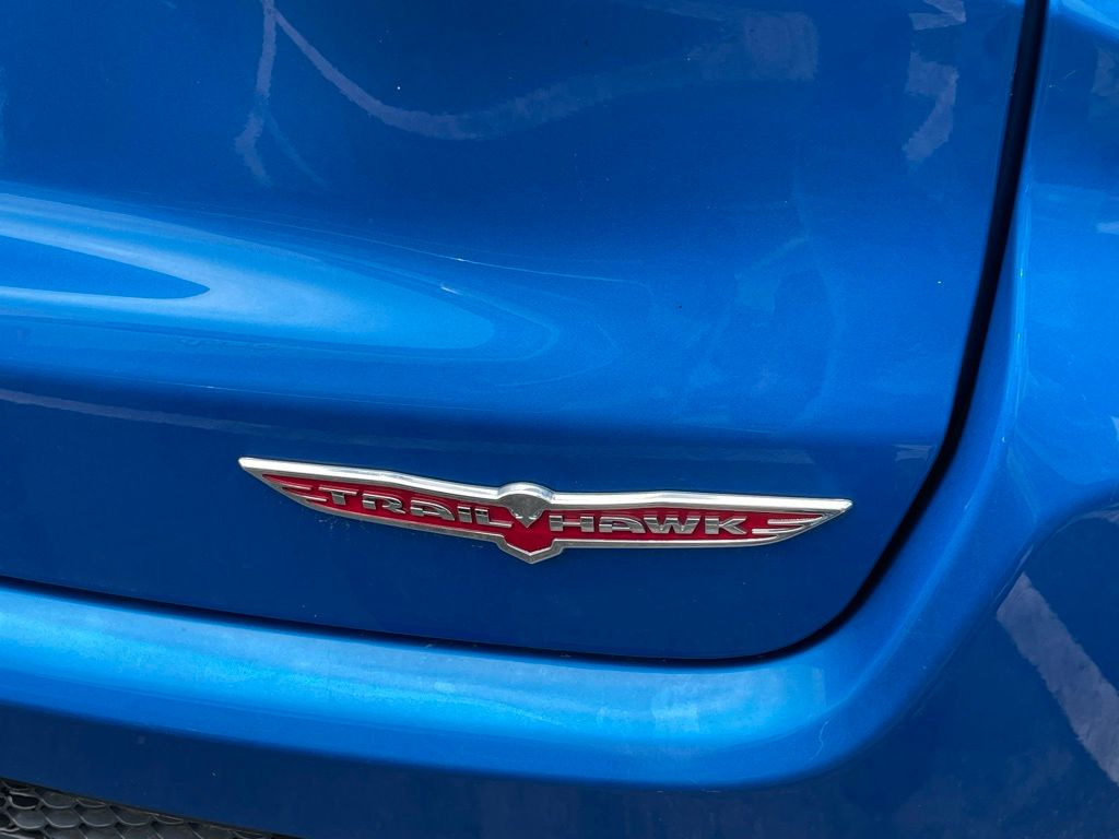Vehicle image 20 of 22