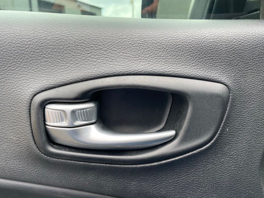 Vehicle image 9 of 22
