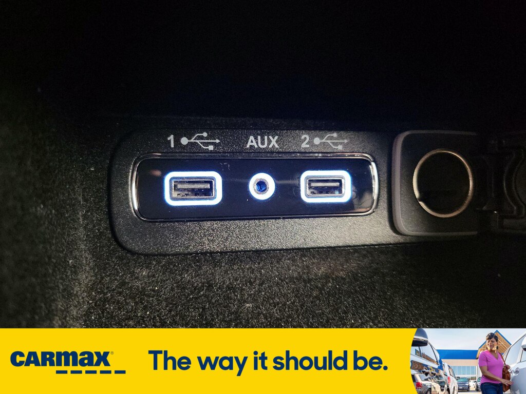 Vehicle image 24 of 28