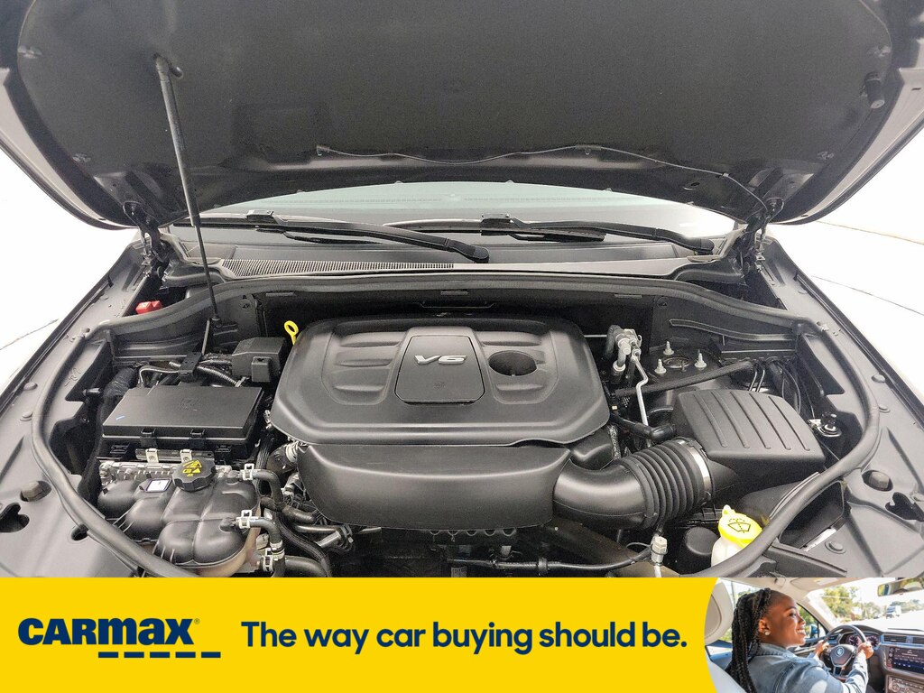 Vehicle image 27 of 28