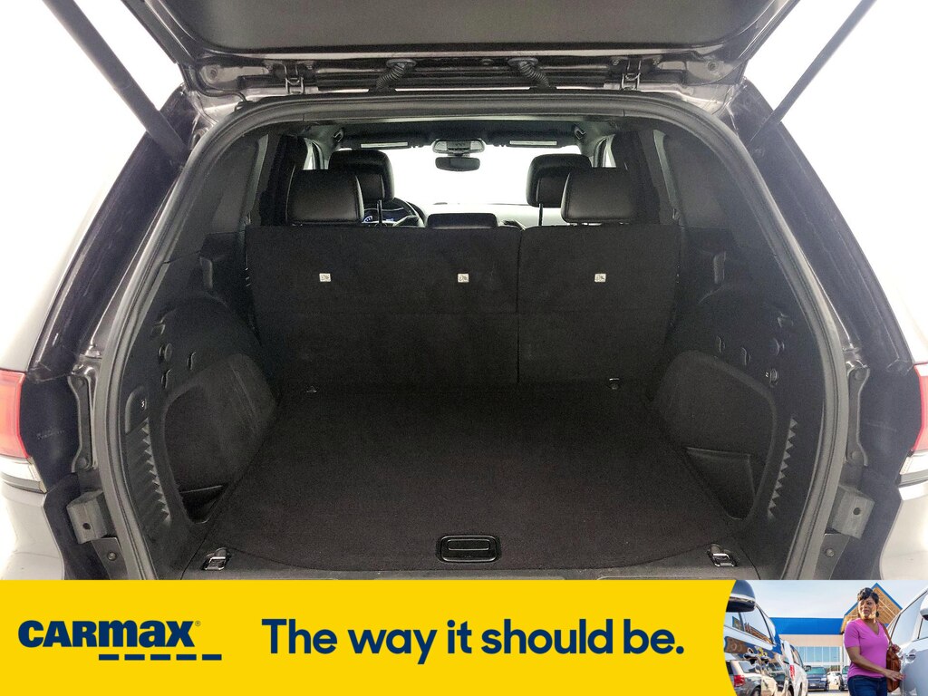 Vehicle image 26 of 28