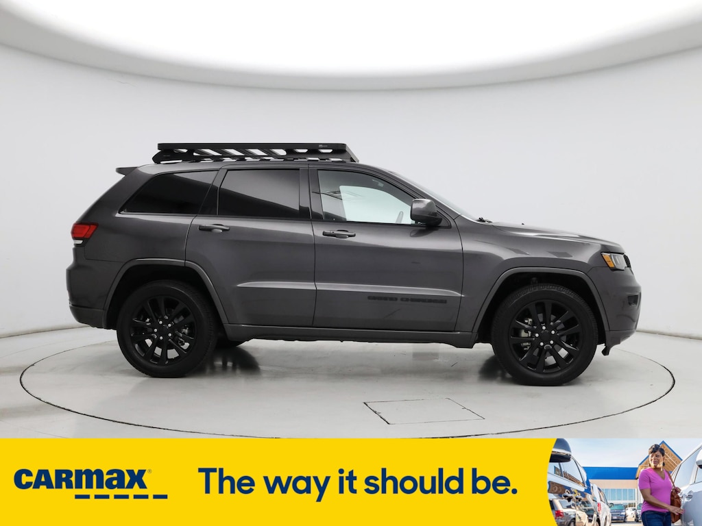 Vehicle image 4 of 28