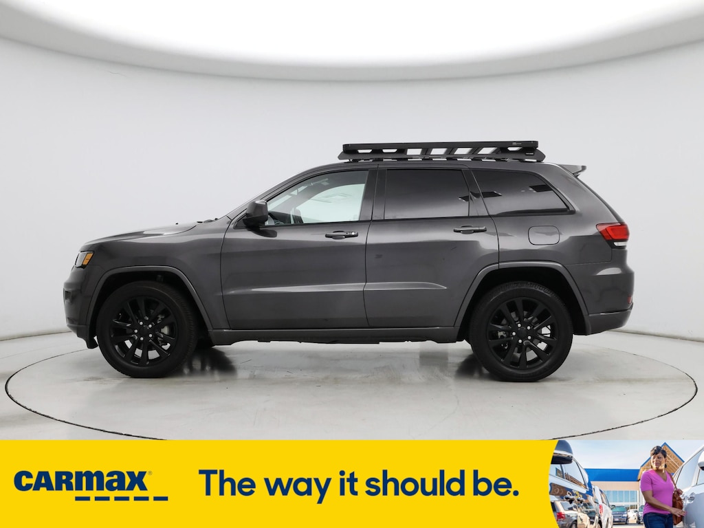 Vehicle image 8 of 28