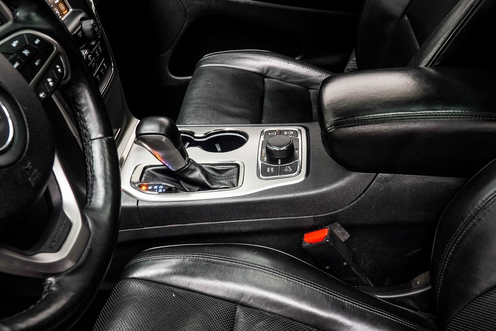 Vehicle image 17 of 39