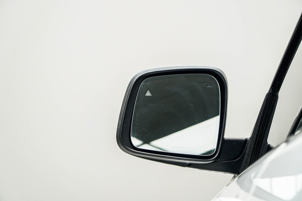 Vehicle image 14 of 39