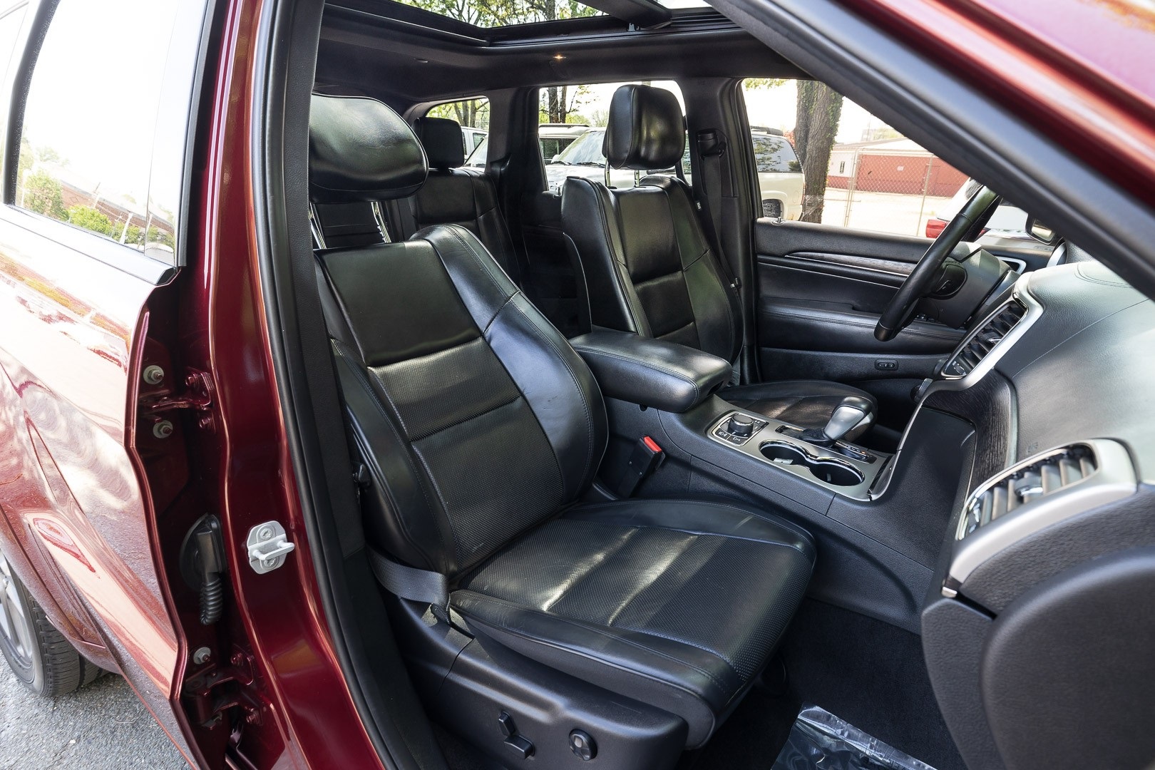 Vehicle image 17 of 27