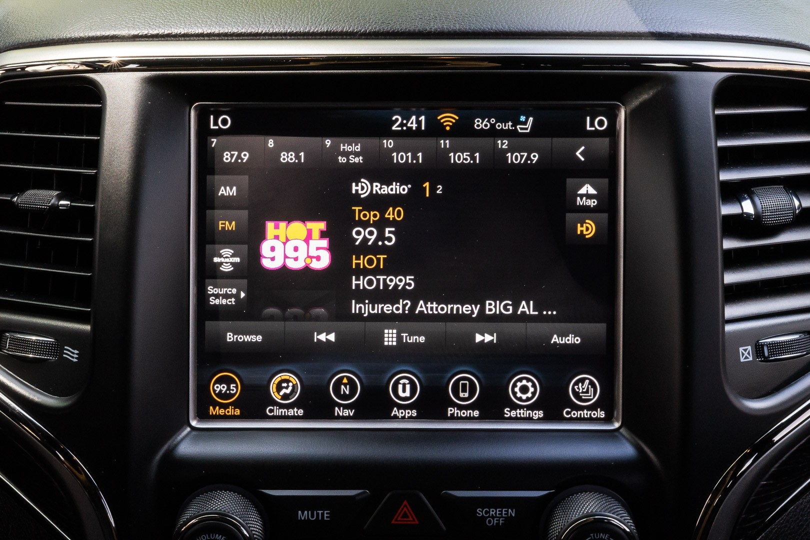 Vehicle image 24 of 27