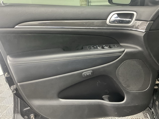 Vehicle image 14 of 30