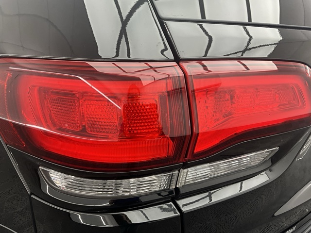 Vehicle image 24 of 30