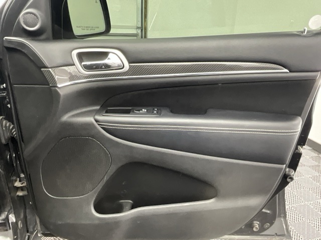 Vehicle image 17 of 30