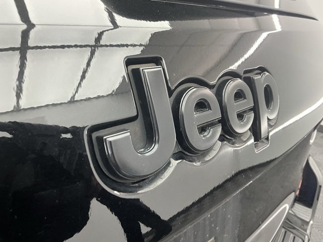 Vehicle image 25 of 30