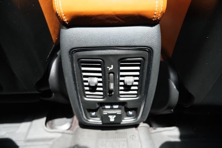 Vehicle image 27 of 43
