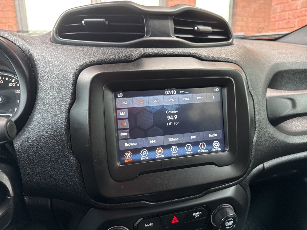 2018 Jeep Renegade Altitude Image 10 of 37