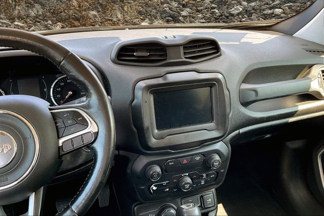 Vehicle image 8 of 32